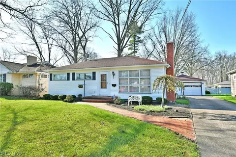 1737 Westwood Dr NW, Warren, OH 44485