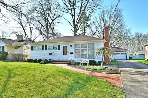 1737 Westwood Dr NW, Warren, OH 44485