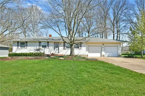 834 Pleasant St, Warren, OH 44483