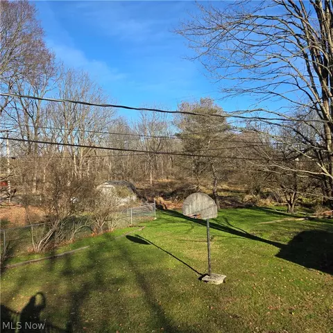 Exterior - 511 Suzanne Dr, Kent, OH 44240 photo 3 of 4