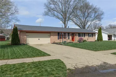 1126 3rd St SW, New Philadelphia, OH 44663