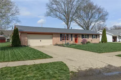 1126 3rd St SW, New Philadelphia, OH 44663