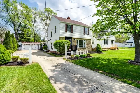 1547 Richmond Rd, Lyndhurst, OH 44124