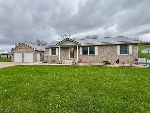 7231 Bluebird Rd NW, East Canton, OH 44730
