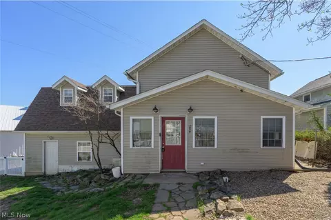 204 S Prospect Ave, Hartville, OH 44632