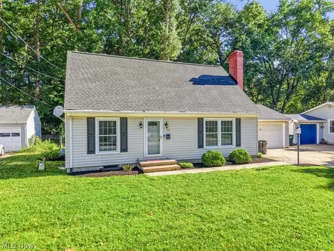 136 Pinehurst Rd, Munroe Falls, OH 44262 photo 2