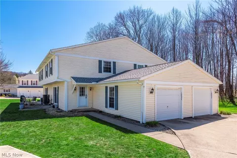 10055 Independence Dr #9B, North Royalton, OH 44133