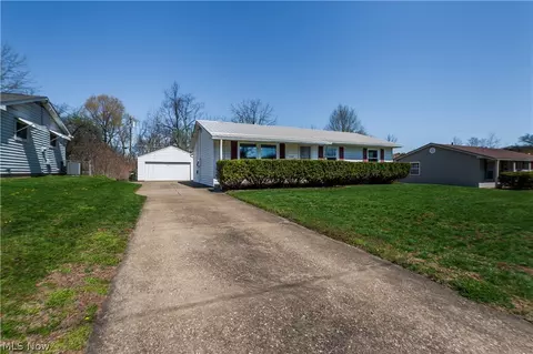 1993 Kelsey Dr, Cuyahoga Falls, OH 44221