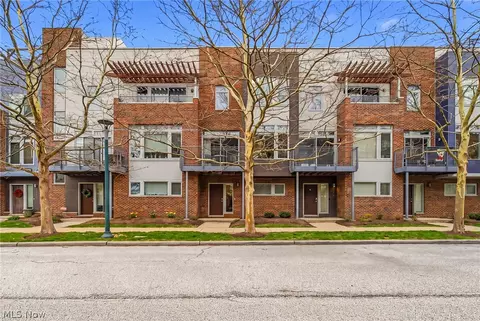 1245 W 75th St #D-1245, Cleveland, OH 44102