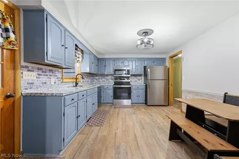 Kitchen - 4921 18th St NW, Canton, OH 44708 photo 2 of 4