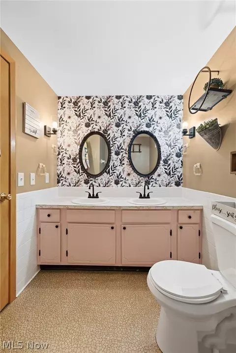 Bath - 4921 18th St NW, Canton, OH 44708 photo 2 of 3