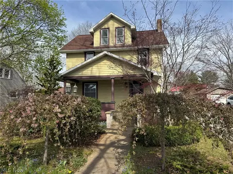 11238 Center Dr NE, Sandyville, OH 44671