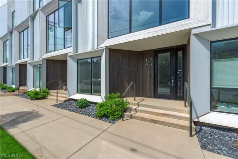 1320 W 58th St, Cleveland, OH 44102