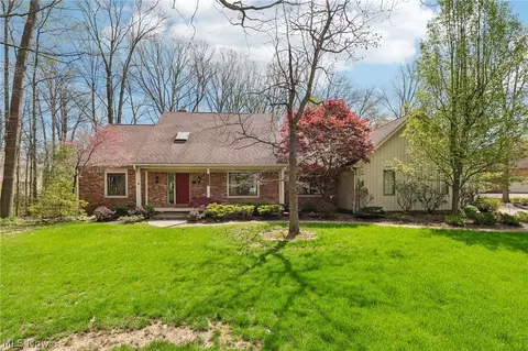 2221 Olde Farm Ln, Hudson, OH 44236