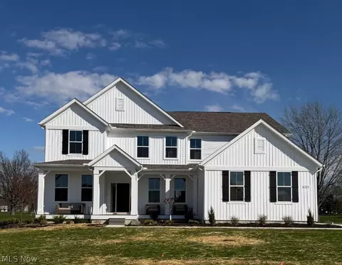 32601 Royal Troon Dr, Avon Lake, OH 44012