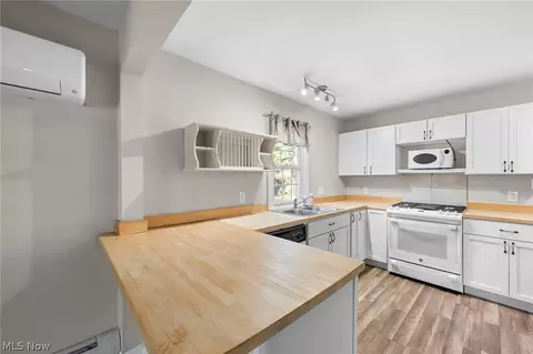 Kitchen - 4633 Farley Dr, Mentor, OH 44060 photo 3 of 3