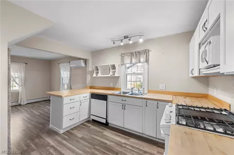 Kitchen - 4633 Farley Dr, Mentor, OH 44060 photo 1 of 3
