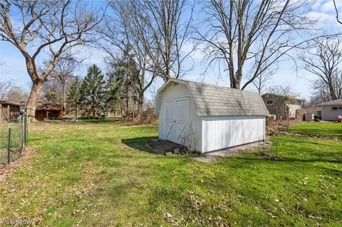 Exterior - 4633 Farley Dr, Mentor, OH 44060 photo 8 of 10