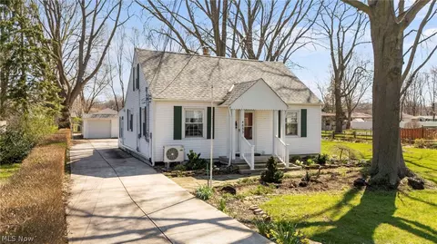 Exterior - 4633 Farley Dr, Mentor, OH 44060 photo 9 of 10