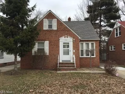 3741 Monticello Blvd, Cleveland Heights, OH 44121