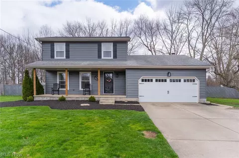 545 Meadowland Ct, Hubbard, OH 44425