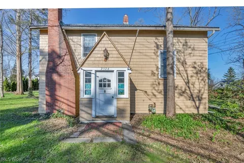 2526 River Rd, Willoughby Hills, OH 44094