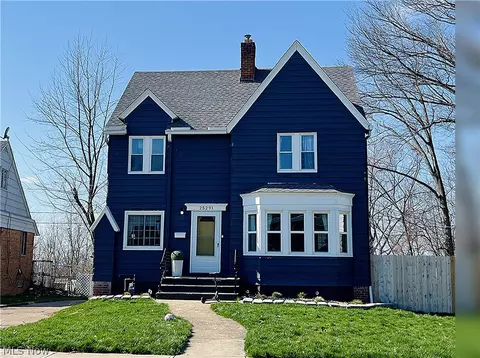 25291 Chatworth Dr, Euclid, OH 44117