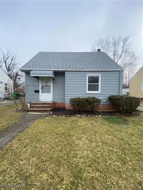 805 E 254th St, Euclid, OH 44132