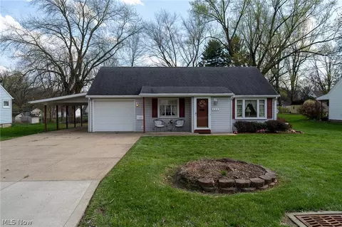 404 Heatherwood St SW, North Canton, OH 44720