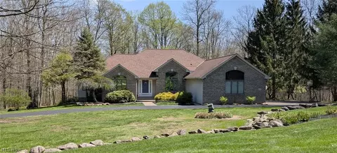 9855 Breckenridge Dr, Chardon, OH 44024