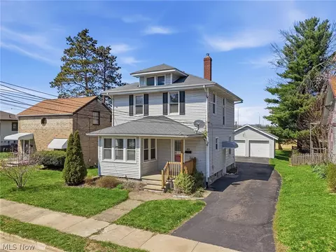 413 Hower St NE, North Canton, OH 44720