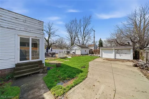 Exterior - 324 E 248th St, Euclid, OH 44123 photo 2 of 5