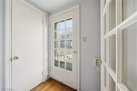 Entry Way - 324 E 248th St, Euclid, OH 44123 photo 2 of 2