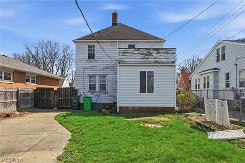Exterior - 324 E 248th St, Euclid, OH 44123 photo 1 of 5