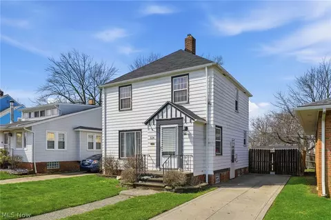 Exterior - 324 E 248th St, Euclid, OH 44123 photo 4 of 5