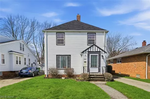 Exterior - 324 E 248th St, Euclid, OH 44123 photo 3 of 5