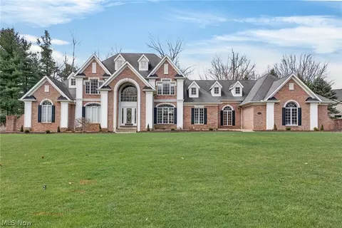 5502 Deer Pines Dr, Clinton, OH 44216