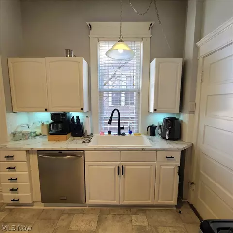 Kitchen - 434 E Main St, Barnesville, OH 43713 photo 5 of 6