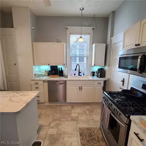 Kitchen - 434 E Main St, Barnesville, OH 43713 photo 3 of 6