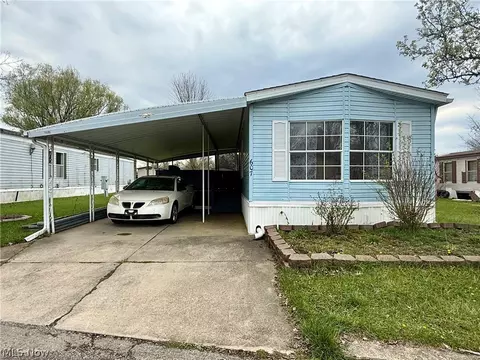 607 Sugar Pines Dr SW, Warren, OH 44481