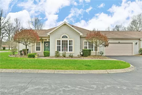 14 Hunters Woods Blvd #D, Canfield, OH 44406