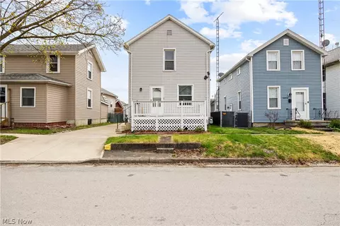 1013 Roosevelt St, Fremont, OH 43420