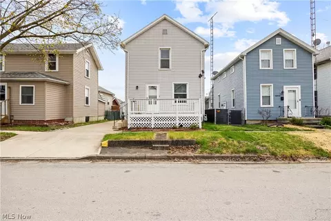 1013 Roosevelt St, Fremont, OH 43420