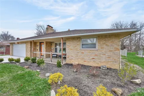 4527 W Ranchview Ave, North Olmsted, OH 44070