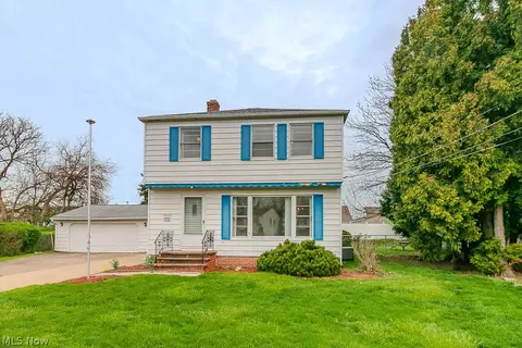 30545 Willow Ln, Willowick, OH 44095