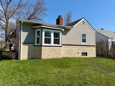 624 E College St, Alliance, OH 44601