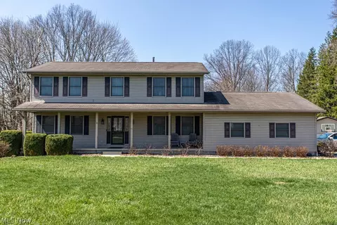 900 Mcarthur Dr, Girard, OH 44420