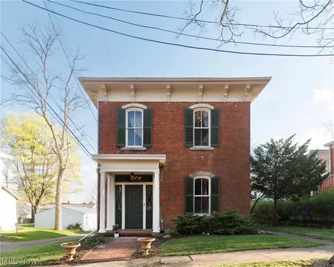102 E Lamartine St, Mount Vernon, OH 43050