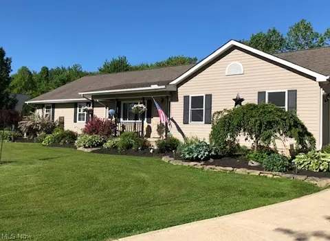 10415 Penniman Dr, Chardon, OH 44024