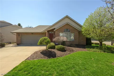 900 Cordova Dr, Barberton, OH 44203